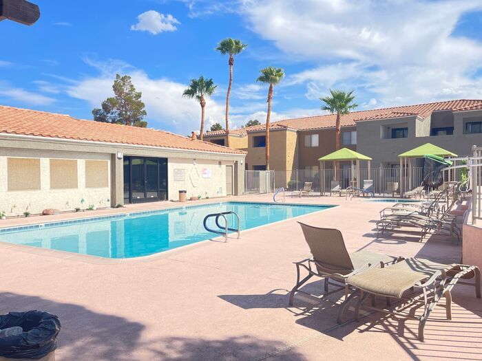 Primary Photo - Lovely 2nd floor 3 bedroom condo in Desert...