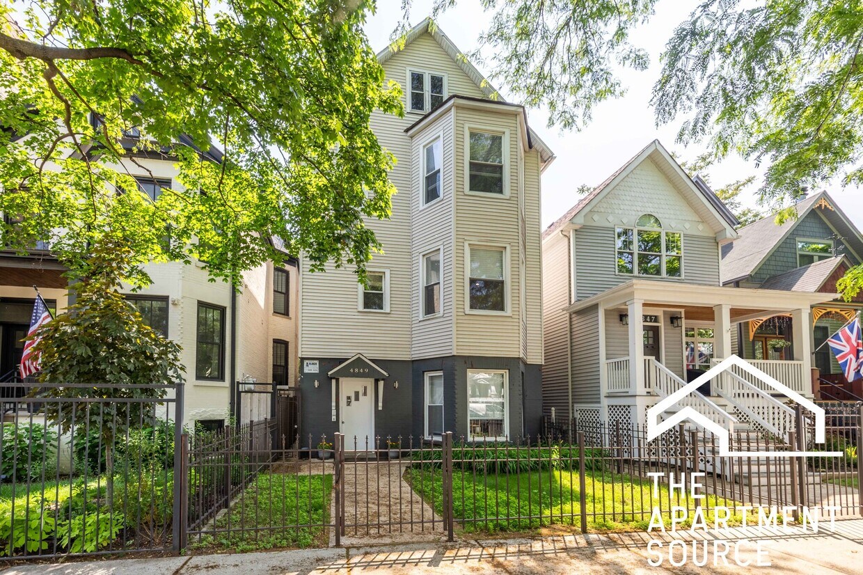 Foto principal - 4849 N Seeley Ave