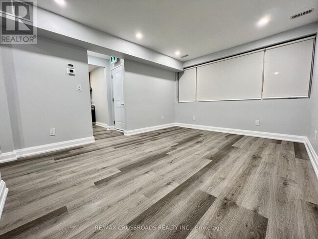 Building Photo - 25 Glenside Ave