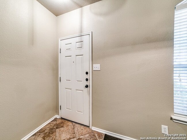 Foto del edificio - Beautiful Modern 3-Bed, 2-Bath Duplex with...