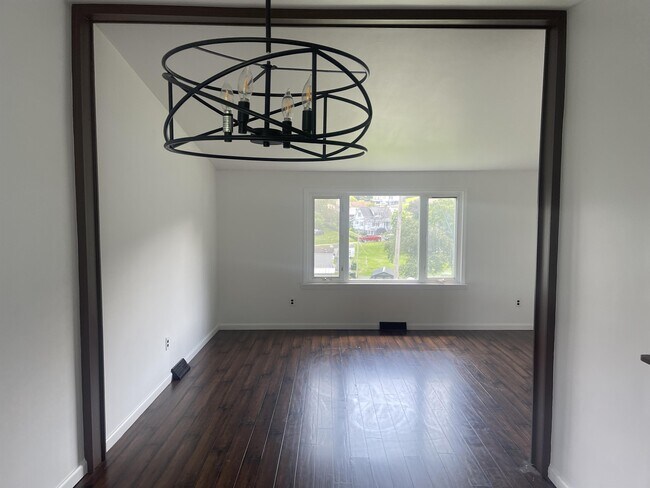 Building Photo - 122 5th Ave