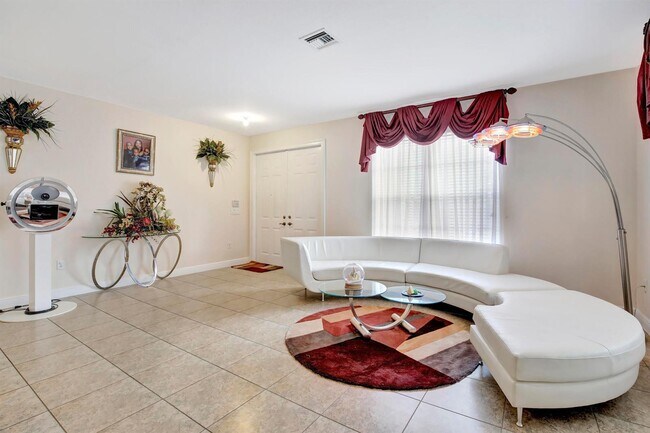 Building Photo - 5078 SW 183rd Ave