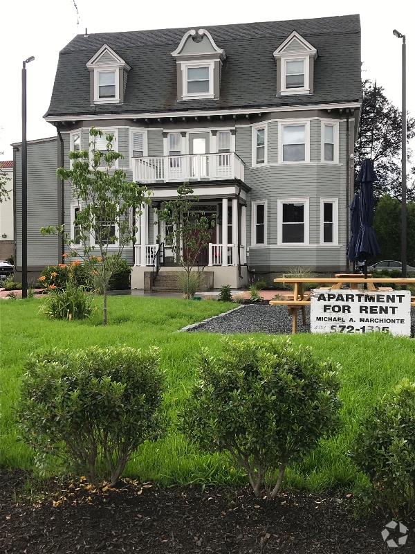 Blackstone Apartments for Rent with Hardwood Floors Providence, RI