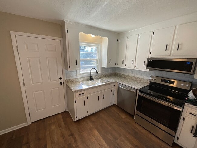 Building Photo - GREAT ranch style duplex in Murfreesboro!