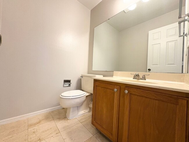 Building Photo - 2B/2.5 Condo in Longwood - Wood floors, great views, large balcony
