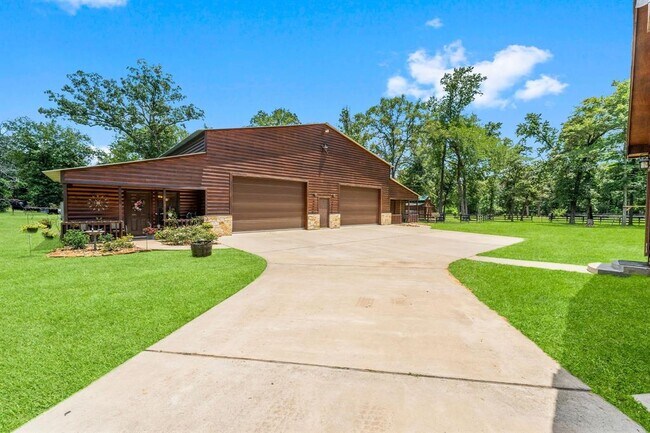 Building Photo - 2345 Apache Dr