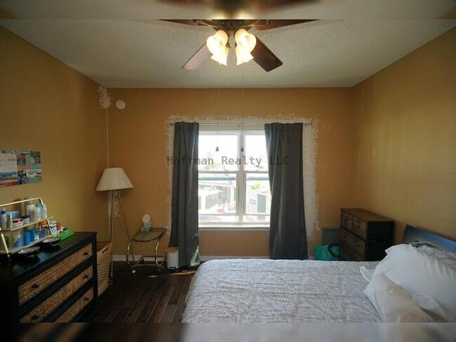 Building Photo - Harbour Island - Resort Style Living in a Gated Community