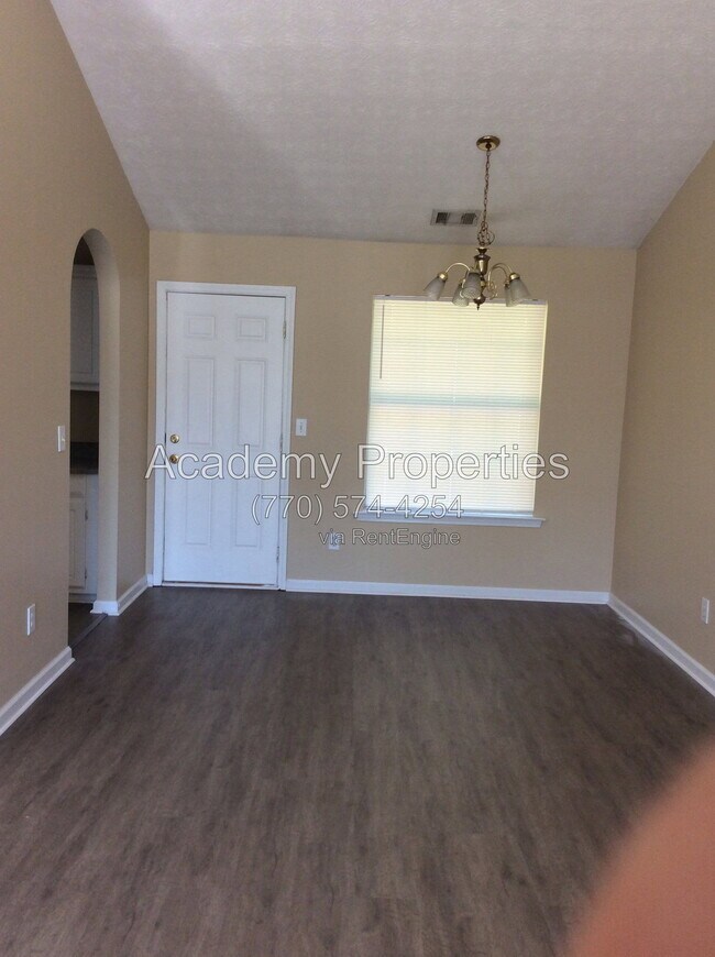 Foto del edificio - 390 Summer Hill Cir