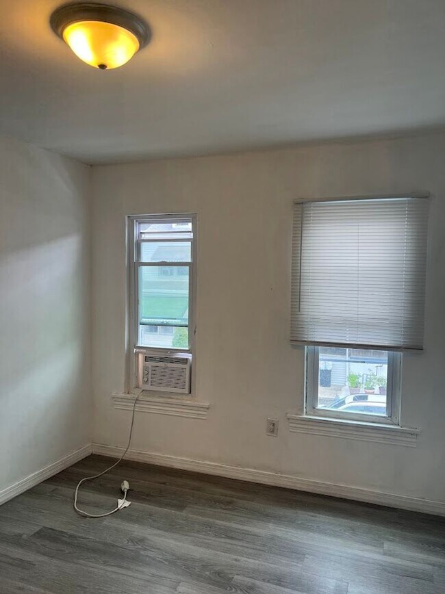 Building Photo - Newly updated 3 bedroom home