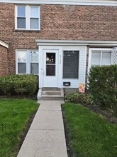 Building Photo - 5157 W Ainslie St