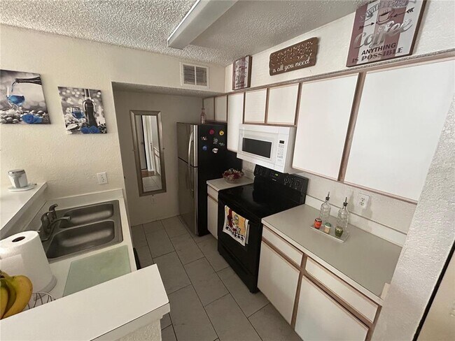Building Photo - 2217 Grand Cayman Ct