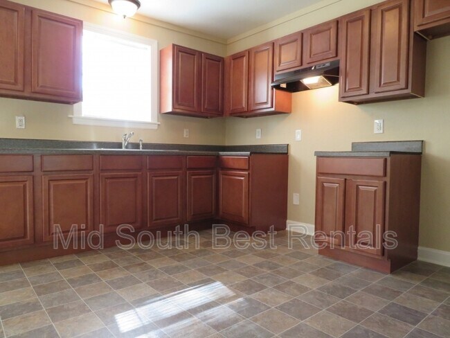 Building Photo - 3298 Dawn Dr