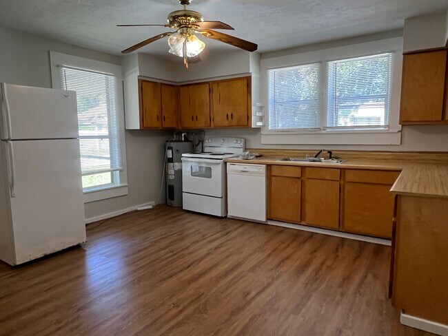 Foto del edificio - Charming 2 Bedroom  "Century Home" near do...