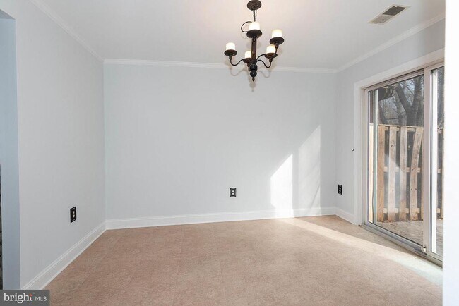 Foto del edificio - 1637 Howard Chapel Ct