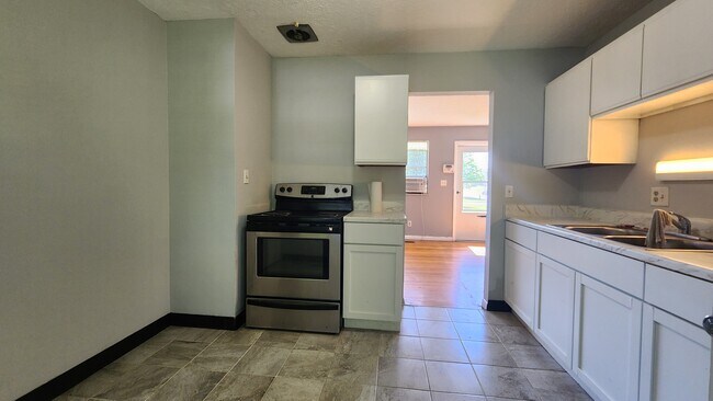Foto del edificio - 480 Pittsfield Dr