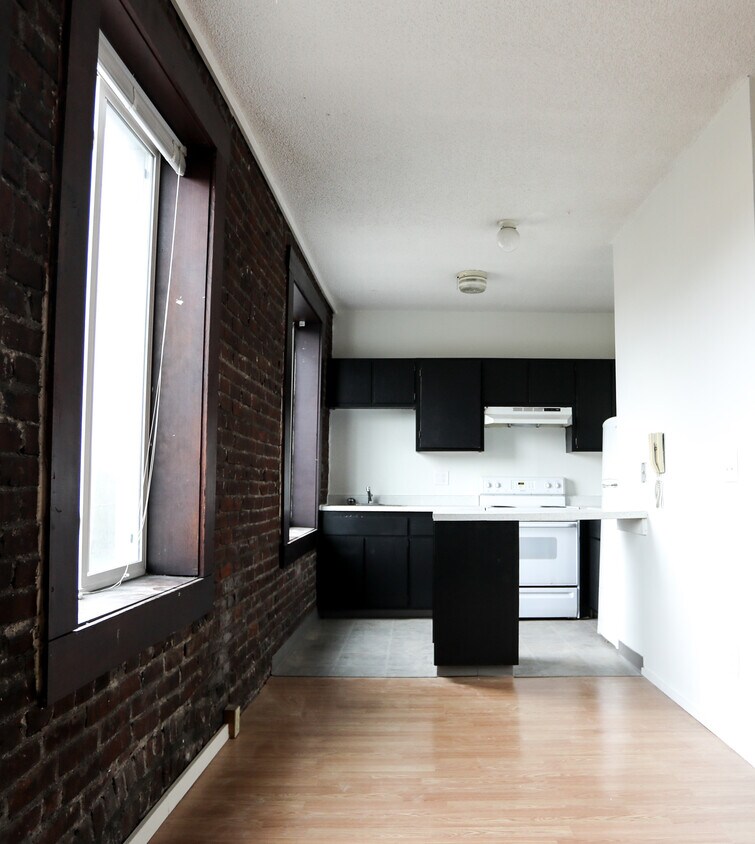 Building Photo - 700 N Killingsworth St