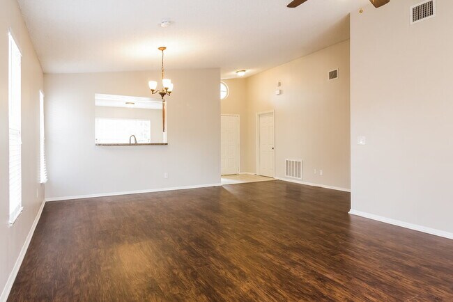 Foto del edificio - 105 Rock Springs Ct