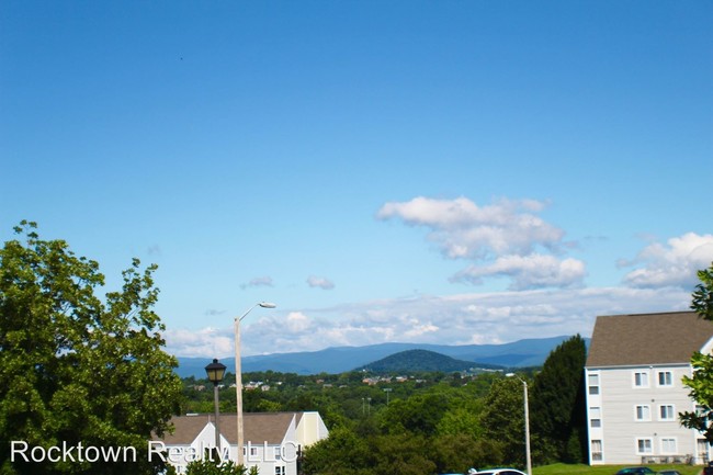 Foto del edificio - 1336 Hunters Rd