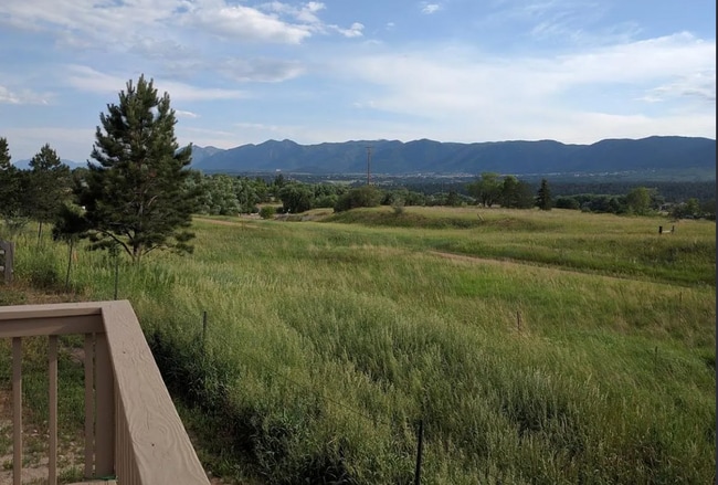 Building Photo - 806 Century Ln