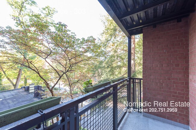 Foto del edificio - 7611 Maple Ave