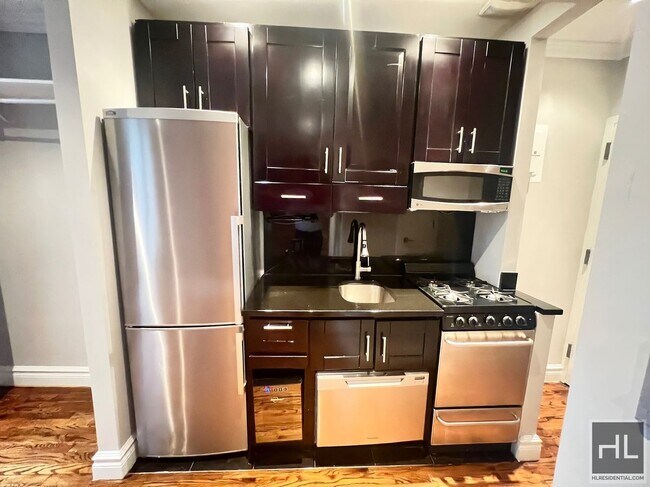 Foto del edificio - Renovated one bedroom. In NoLita