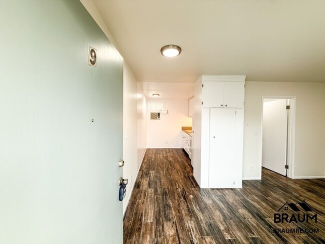 Building Photo - 15634 Leadwell St