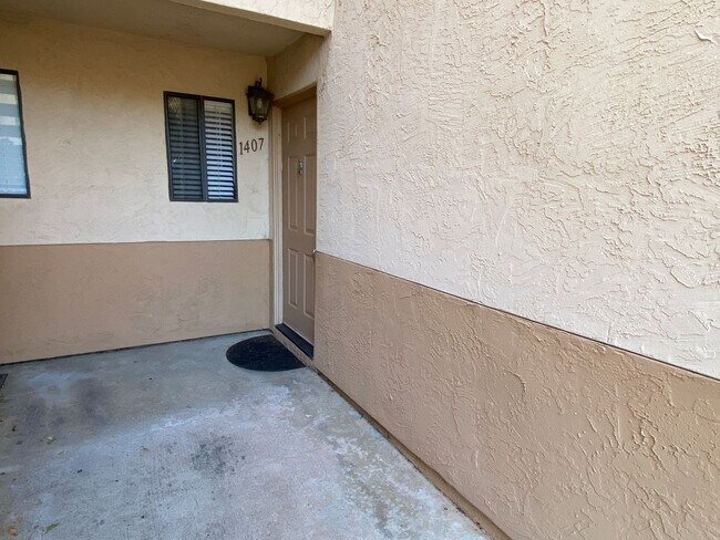 Building Photo - Villa Montevina 2 Bedroom Condo!