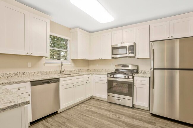 Building Photo - 3081 Stonebridge Creek Dr