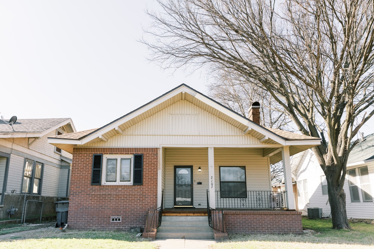 Primary Photo - 2107 Morrow Ave