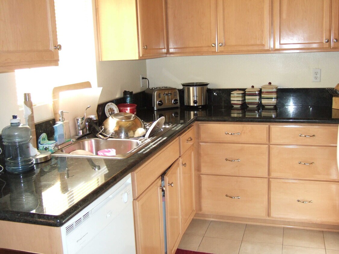 Foto principal - 25313 Eshelman Ave