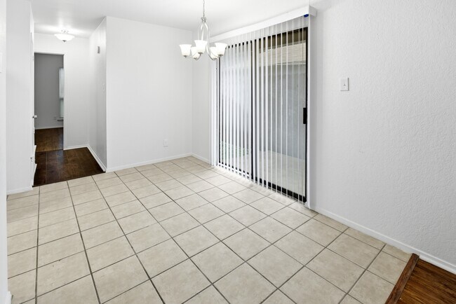 Foto del edificio - 3324 Green Ridge St