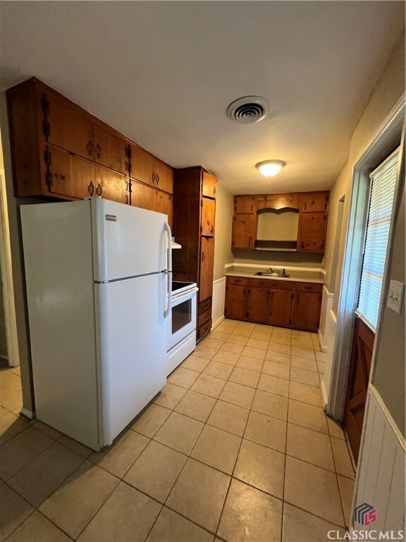 Building Photo - 129 Pineview Dr
