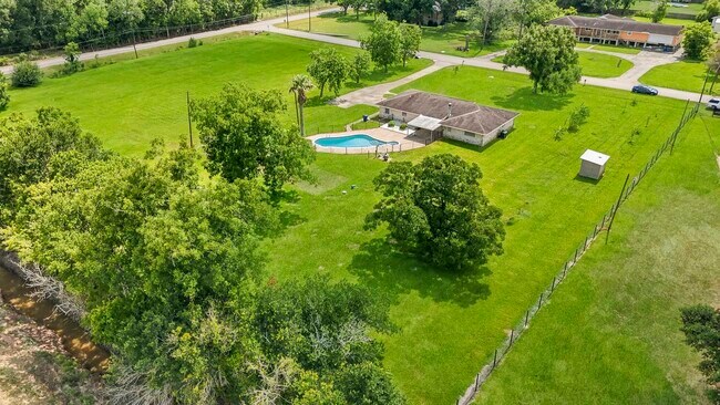 Foto del edificio - 302 Country Rd