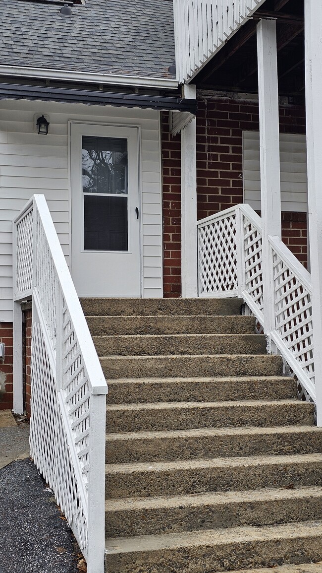 Building Photo - 212 Thurston Dr NW