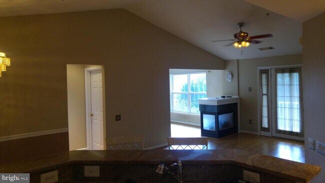 Building Photo - 13401 Fountain Club Dr