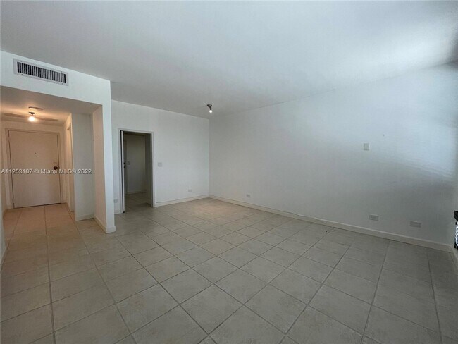 Foto del edificio - 700 Biltmore Way