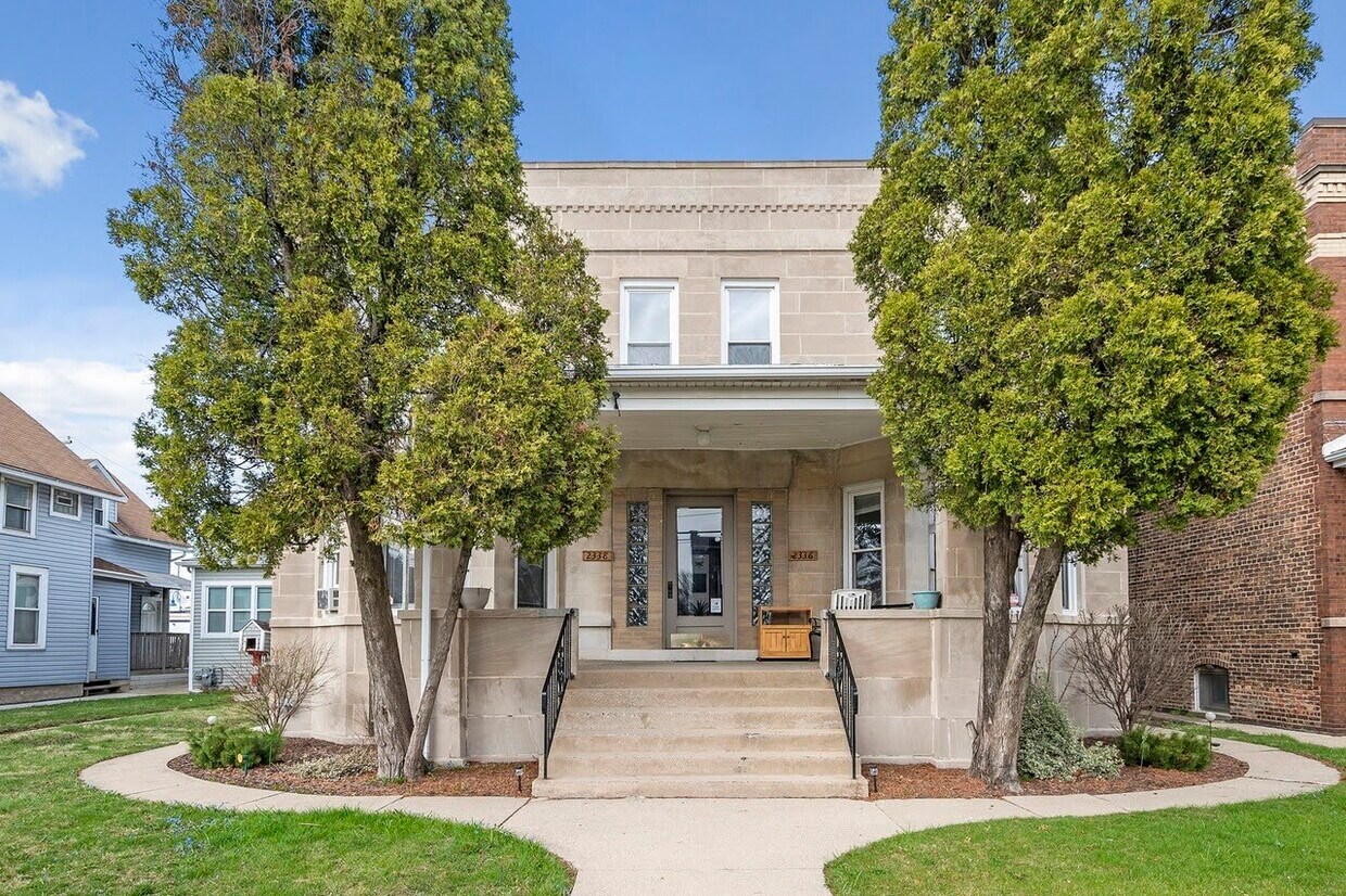Primary Photo - 2338 Prairie St