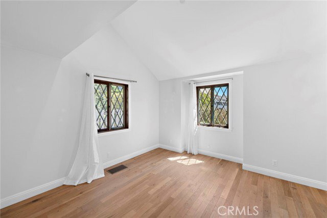 Building Photo - 274 Wave St