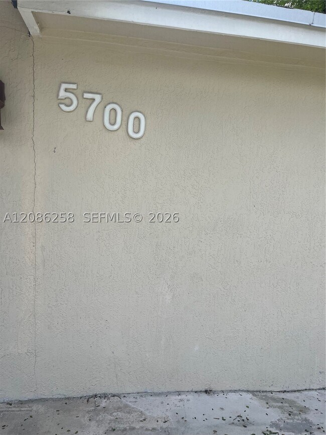 Building Photo - 5700 SW 37th St
