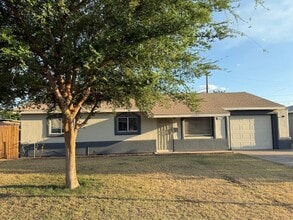 Building Photo - 3027 W San Miguel Ave