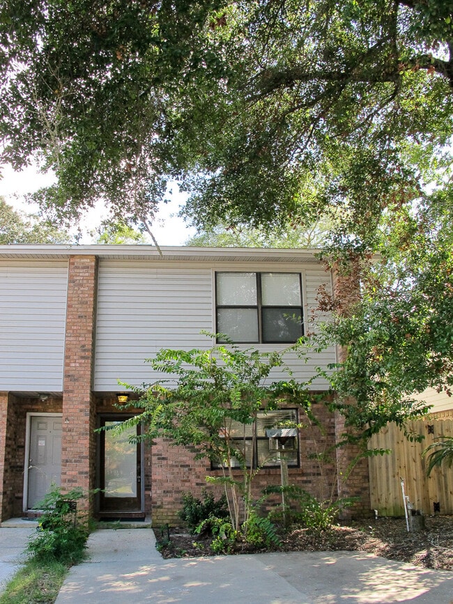 Building Photo - 618 Virginia Oak Ct