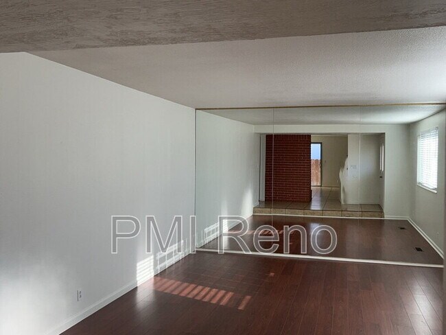 Foto del edificio - 3191 Shari Way