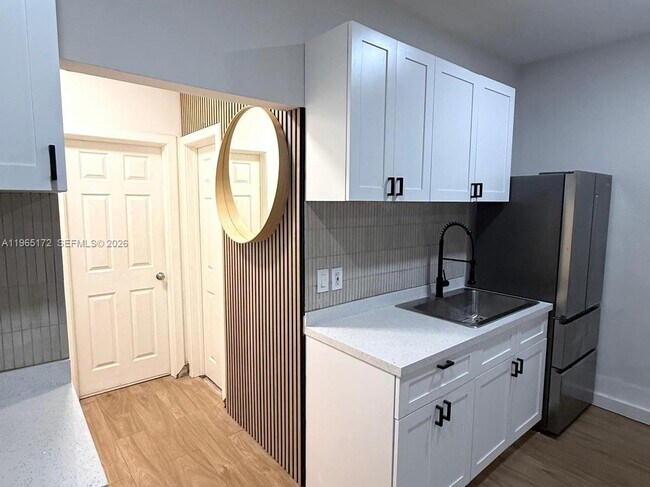 Foto del edificio - 7734 Abbott Ave