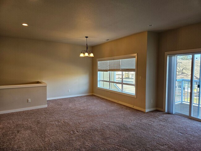 Foto del edificio - 3Bd/2Ba Two story townhouse - Available soon!