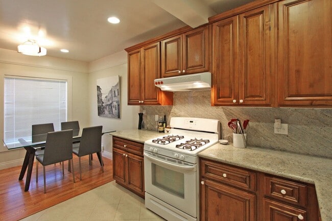 Building Photo - OPEN HOUSE: Sunday (6/8) 12:00pm-12:30pm. ...