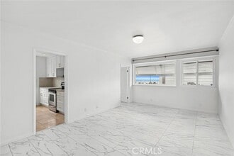 Building Photo - 245 Aster St