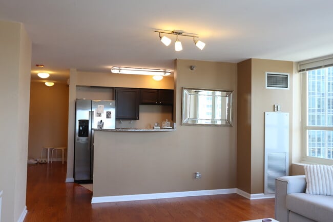 Building Photo - 345 N La Salle Dr