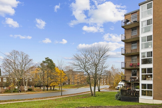 Building Photo - 200 Willet Street