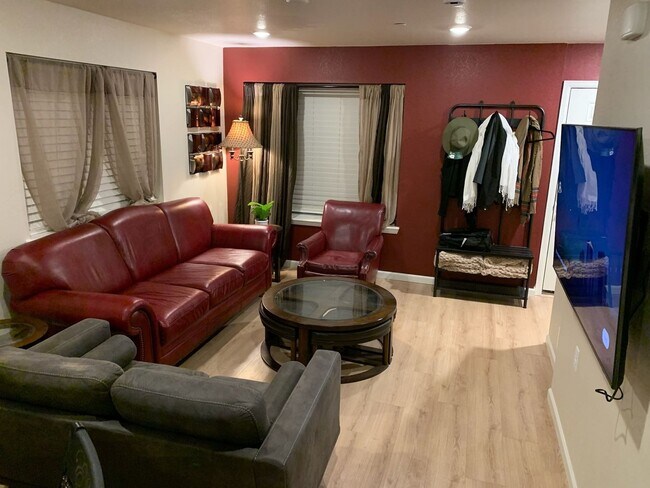 Foto del edificio - 210 Marshall Mews St