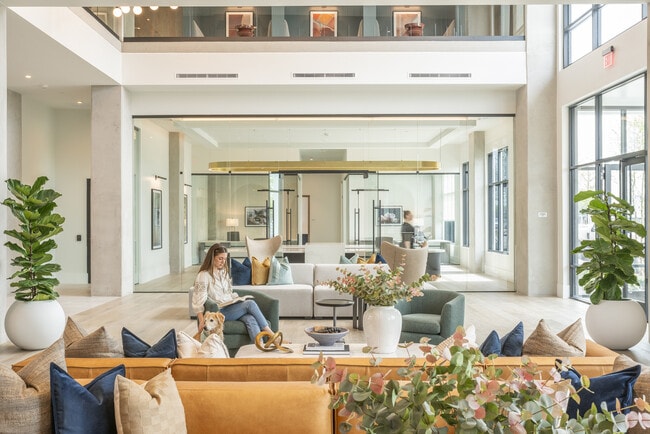 Lobby - Lantower West Love